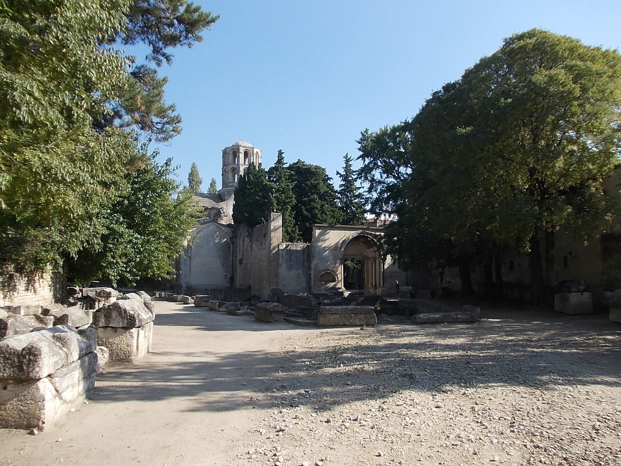 Les Alyscans - Eglise Saint Honorat